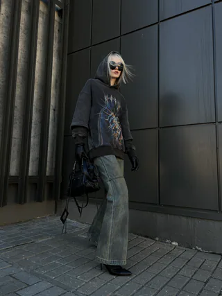 Bluza z kapturem «Vcssn X Andrew Ko0oz» w rzeczywistości 5