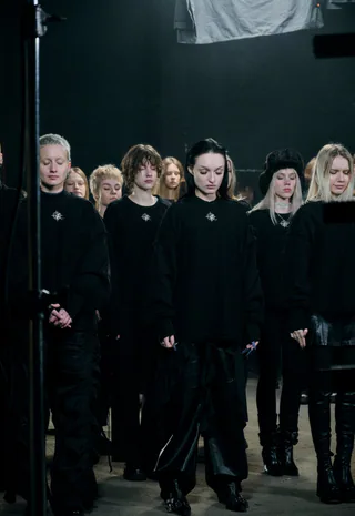 Свитшот «Shadow» в реальной жизни 7