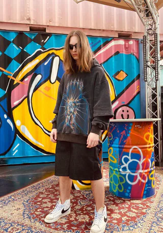 Bluza z kapturem «Vcssn X Andrew Ko0oz» w rzeczywistości 8