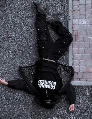 Футболка «Criminal Business» в реальной жизни 4