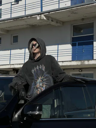 Bluza z kapturem «Vcssn X Andrew Ko0oz» w rzeczywistości 2
