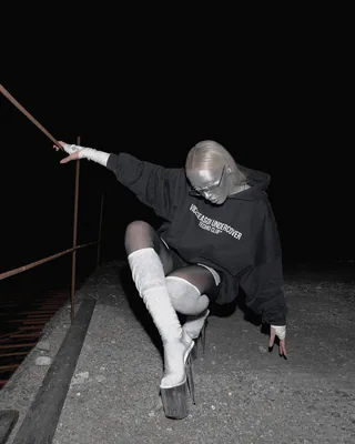 Худи «Techno club black» V2 в реальной жизни 8